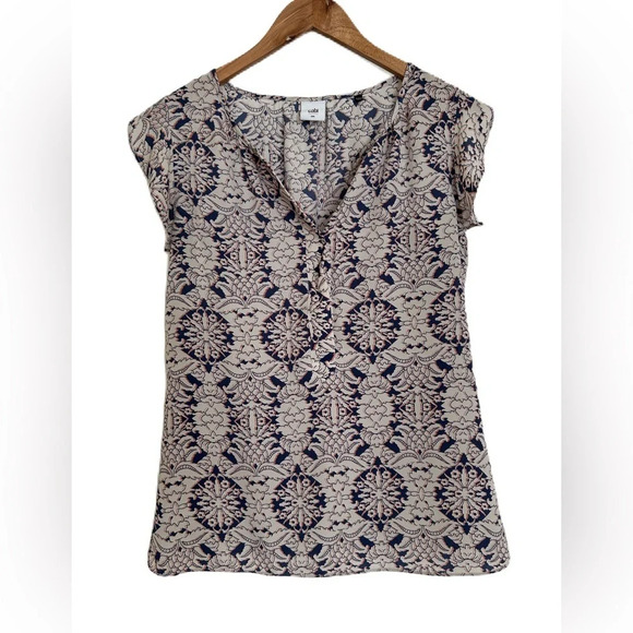 CAbi Women's Cream Blue Damask Flutter Short Sleeve Blouse Small #3074 - Picture 1 of 14